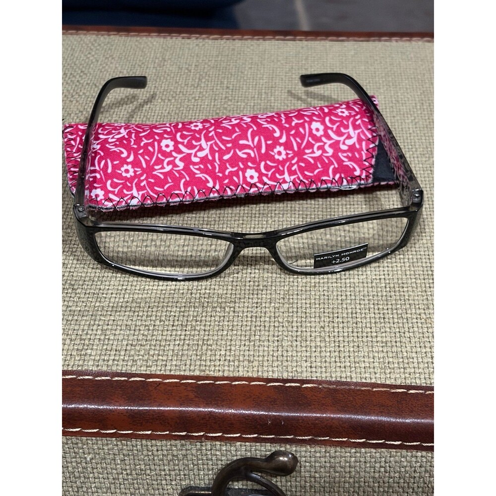 Marilyn Monroe Readers  & Case +2.5